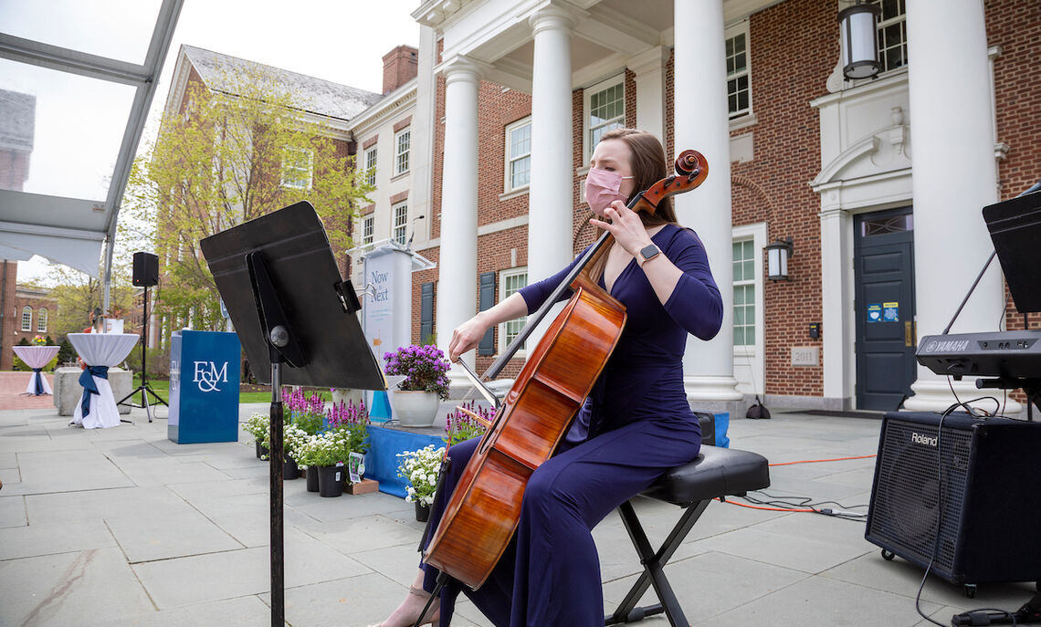 Junior vocalist Eva Hirsch and sophomore cellist Elizabeth Chapman provided the ceremony's musical interludes.