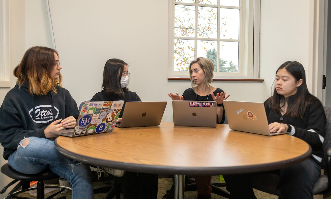 Ayako Belka '25 (left), Daisy Zang '23, Professor Elena Cuffari, and Wendy Huang '25 meet weekly to discuss their Zoom gesturing research.