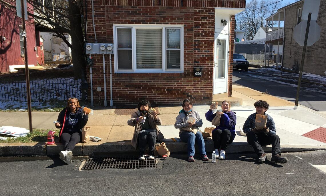 Enjoying a curbside lunch!