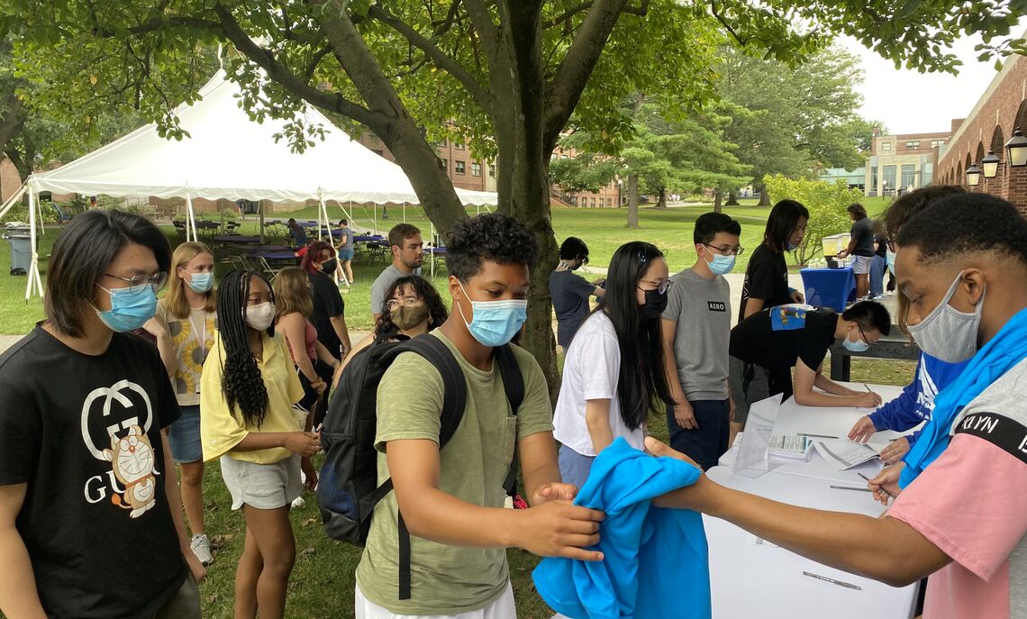 Students arrive for Sophomore (Re)Orientation