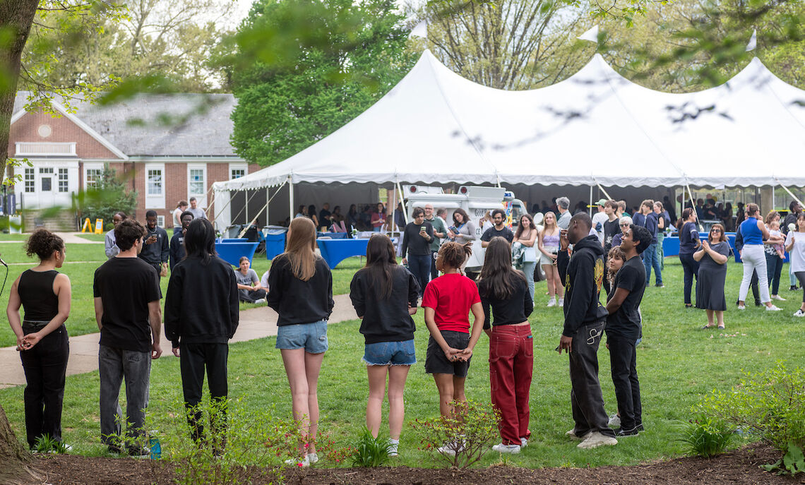 An a cappella performance on Hartman Green during Admitted Student Weekend.