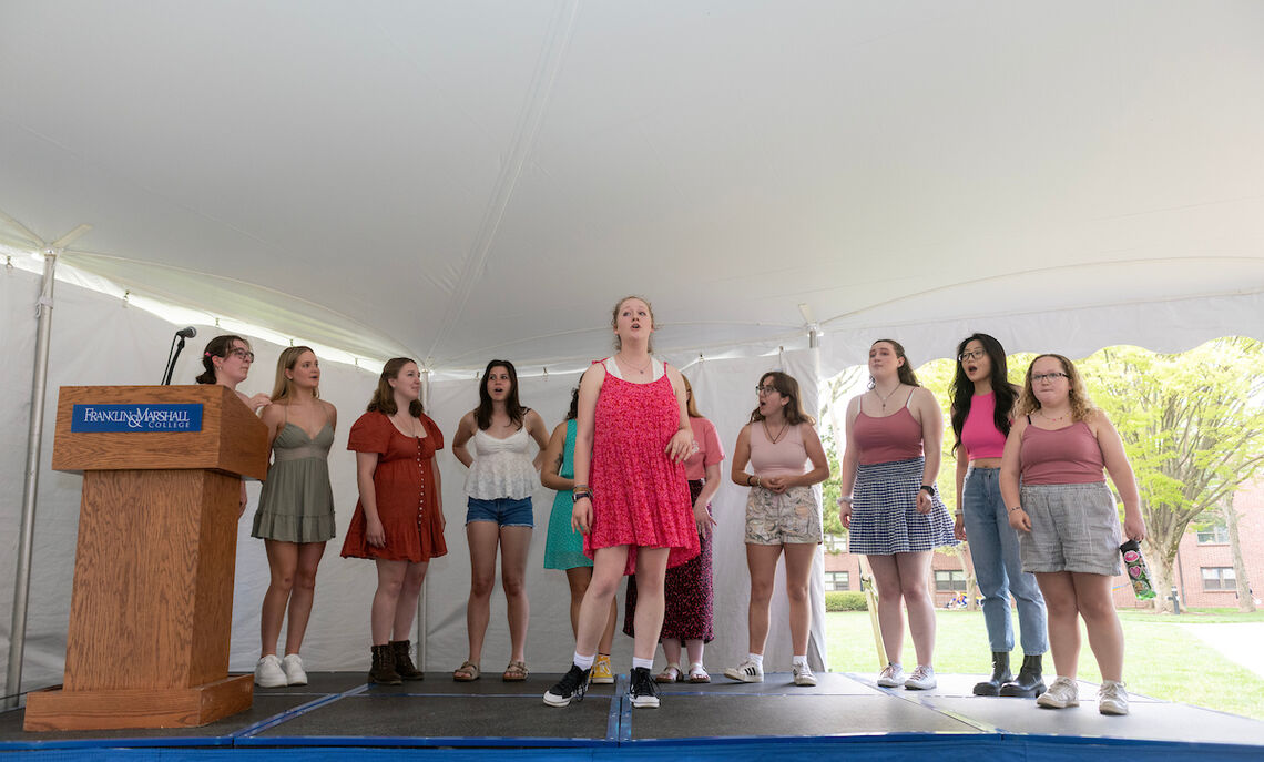 An a cappella performance on Hartman Green during Admitted Student Weekend.