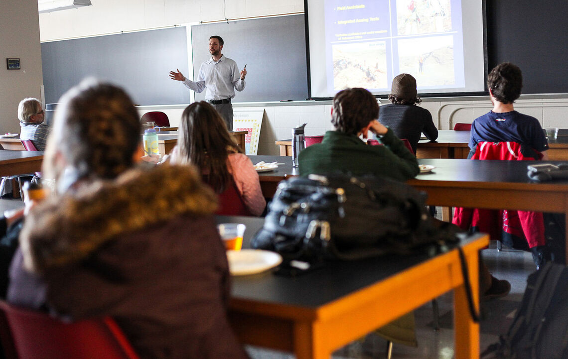 Jake Bleacher '00, who majored in geology at F&M, speaks with students and faculty members in the Department of Earth & Environment about his career at NASA.