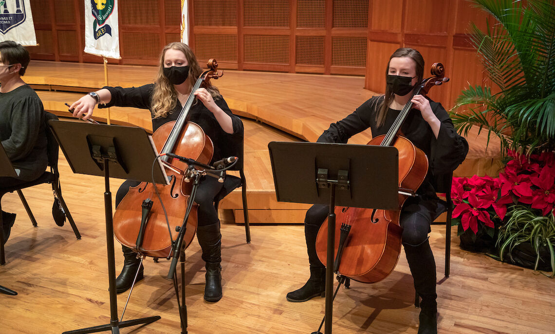 Elisabeth Chapman '23 and Micheala Patalano '24 performed during the ceremony.